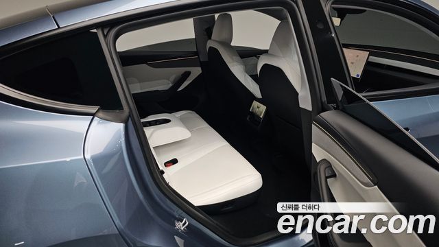 Tesla Model Y 2025