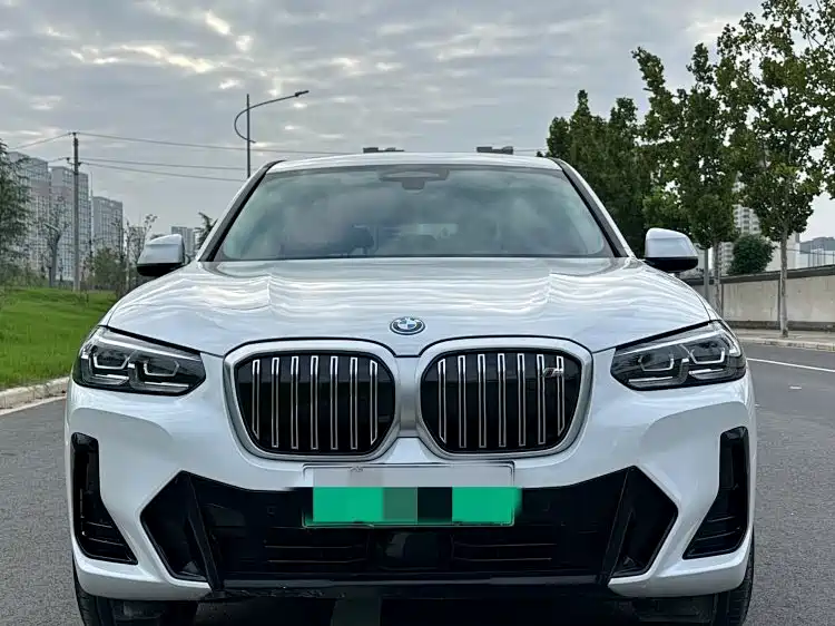 BMW iX3 2024