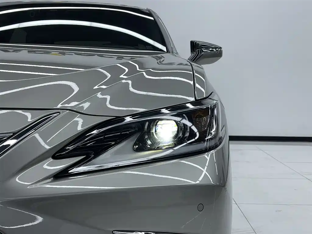 Lexus ES 2024