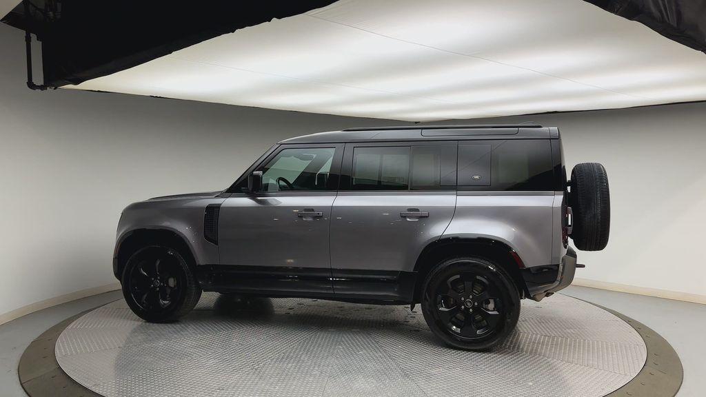 Land Rover Defender 2022