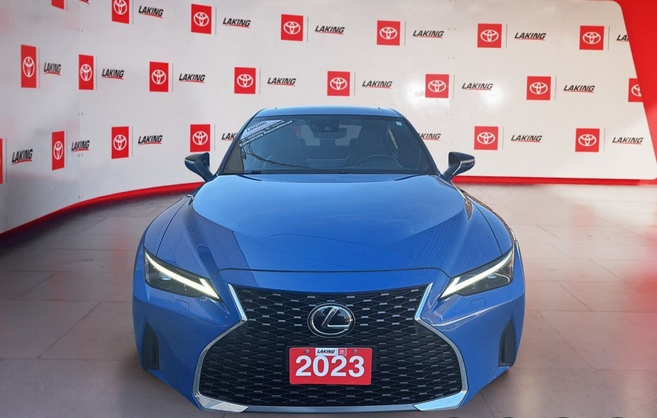 Lexus IS 2023