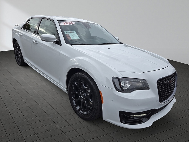 Chrysler 300 2023