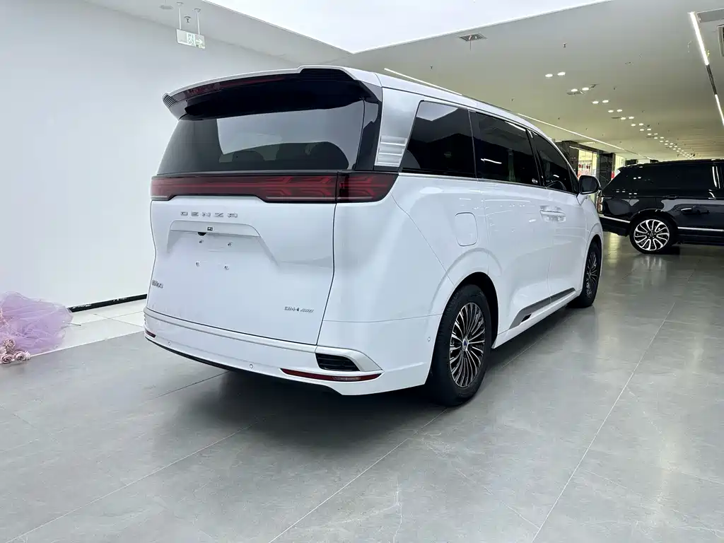 Denza D9 2023