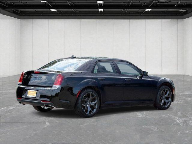 Chrysler 300 2023