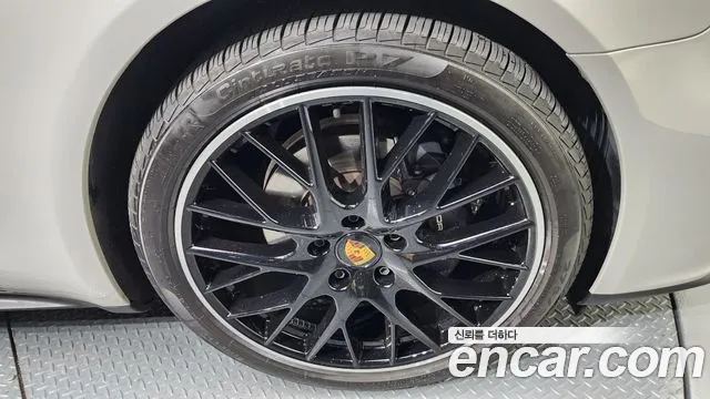 Porsche Panamera 2023