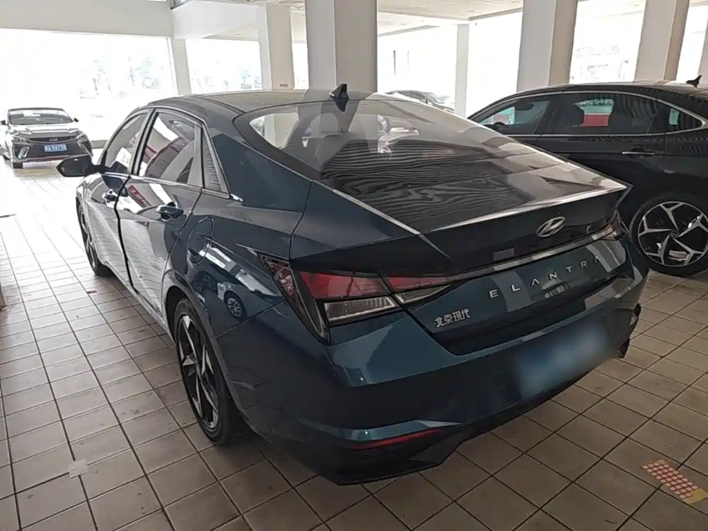 Hyundai Elantra 2022