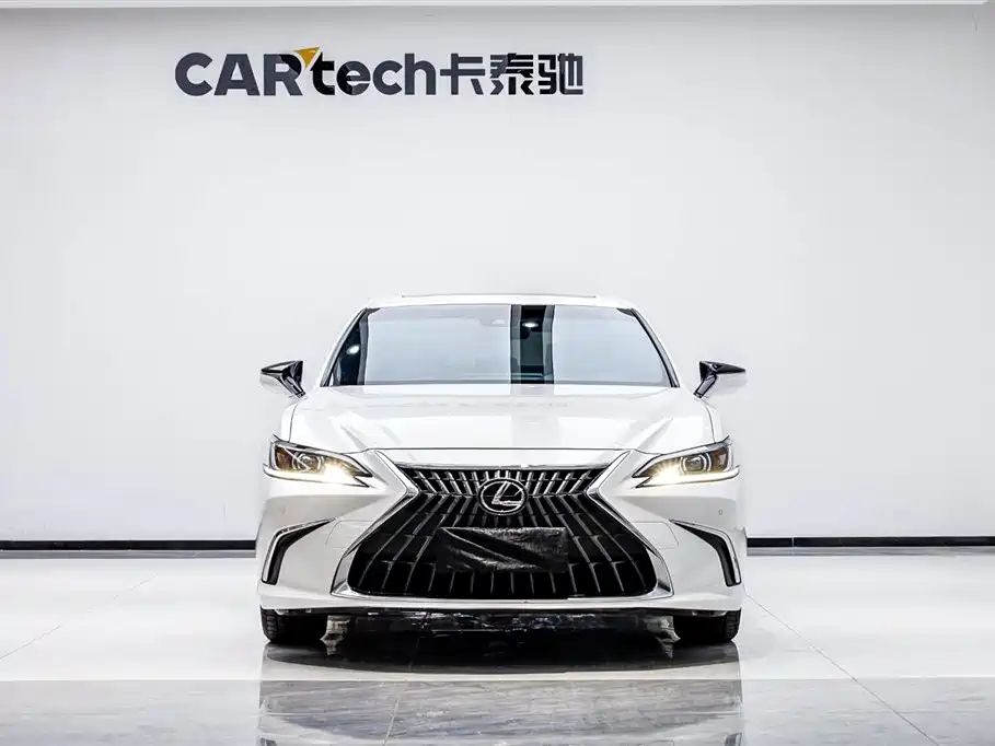 Lexus ES 2024