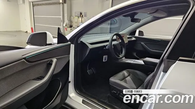 Tesla Model Y 2025