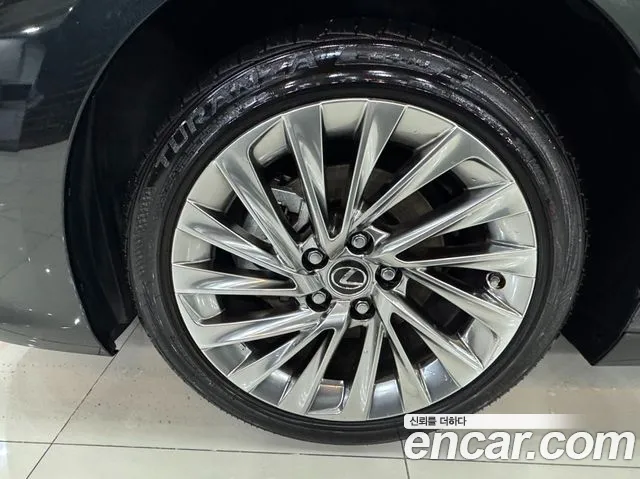 Lexus ES 2024