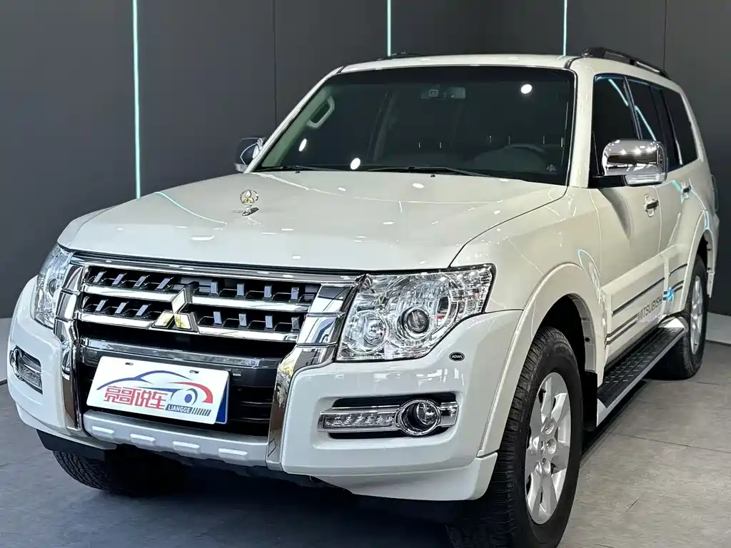 Mitsubishi Pajero 2024