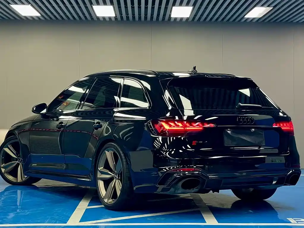 Audi RS 4 2022