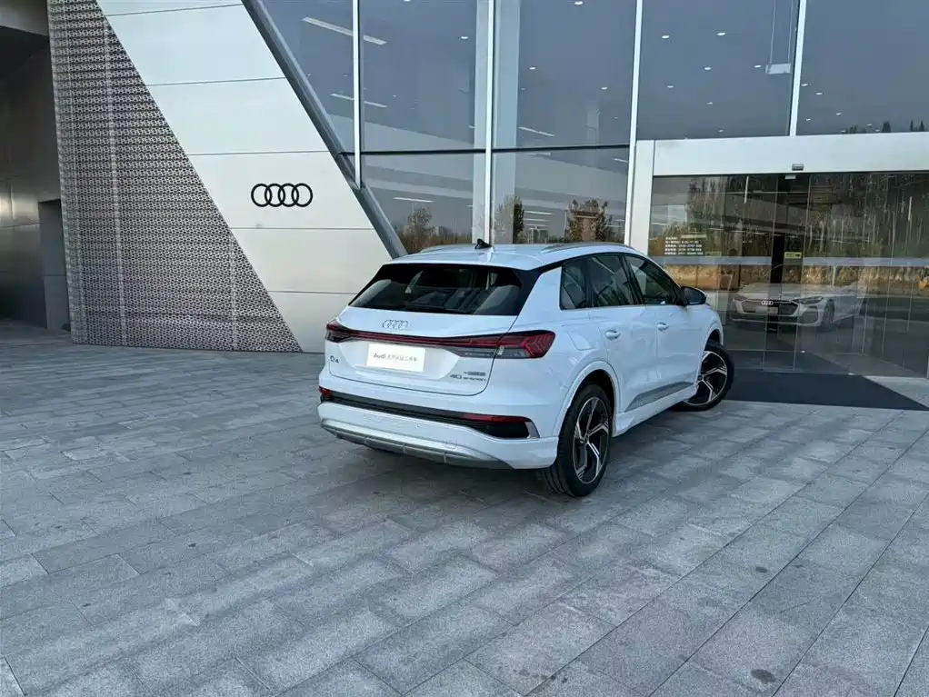 Audi Q4 e-tron 2024