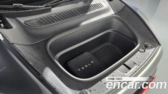 Tesla Model Y 2025