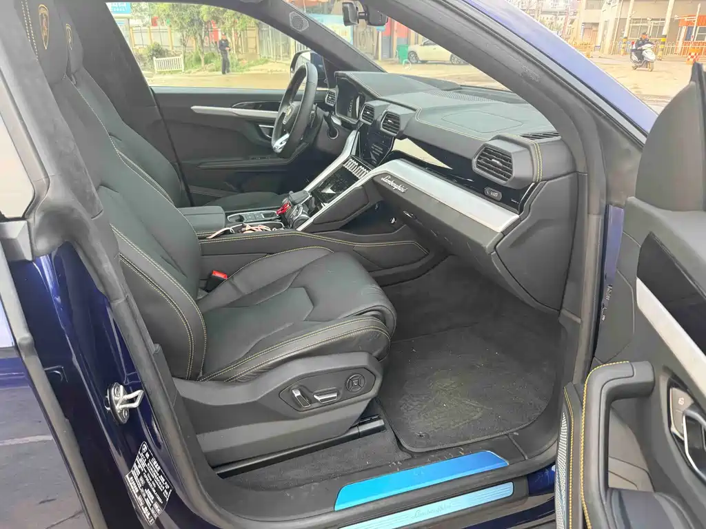 Lamborghini Urus 2021