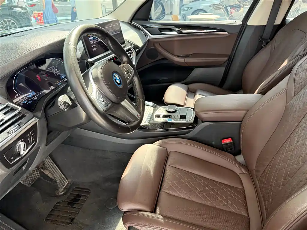 BMW iX3 2023