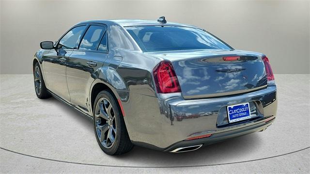 Chrysler 300 2023