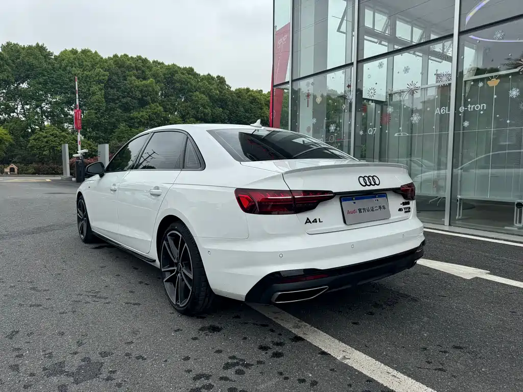 Audi A4 2023