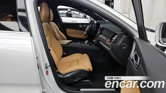 Volvo XC60 2021