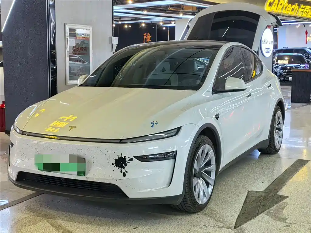 Tesla Model Y 2025