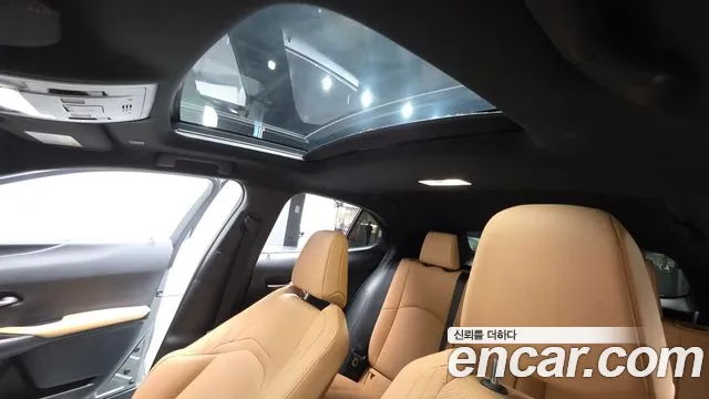 Lexus UX 2023