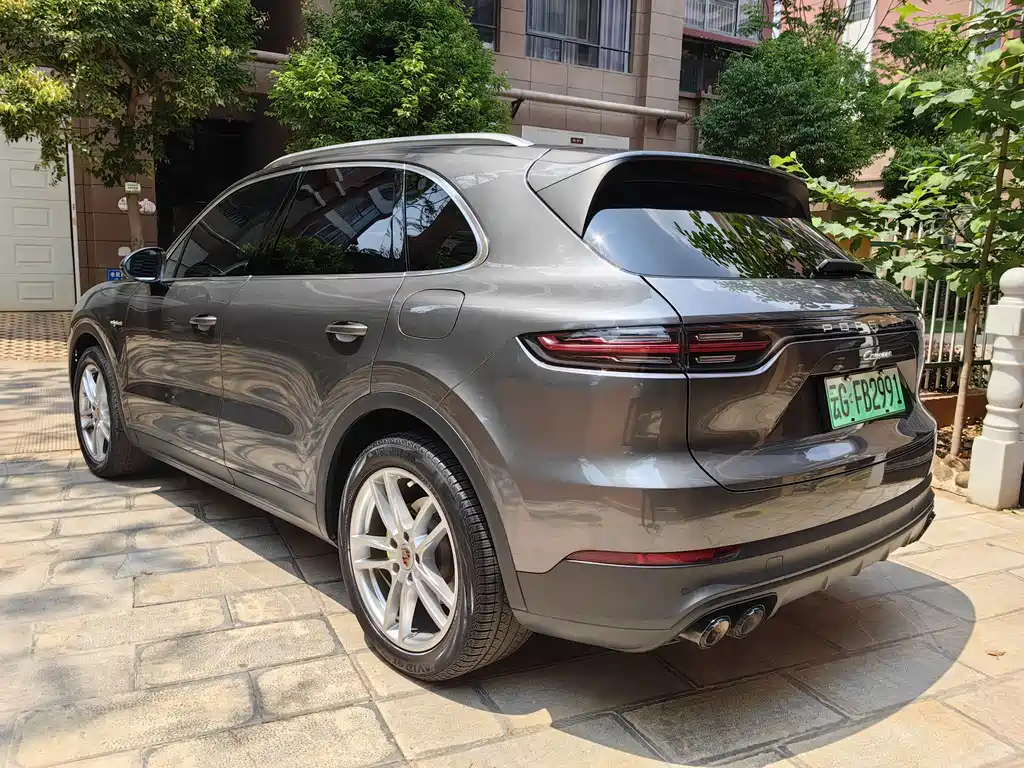 Porsche Cayenne 2021