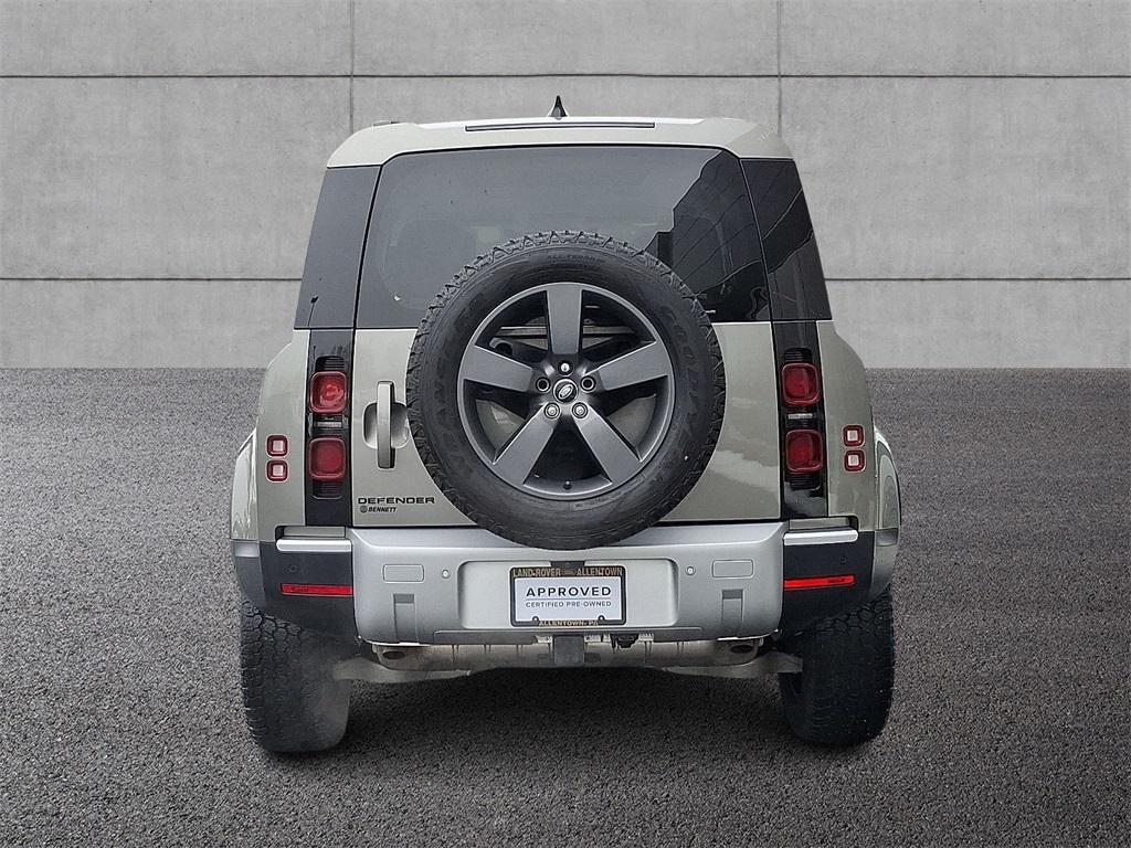 Land Rover Defender 2025