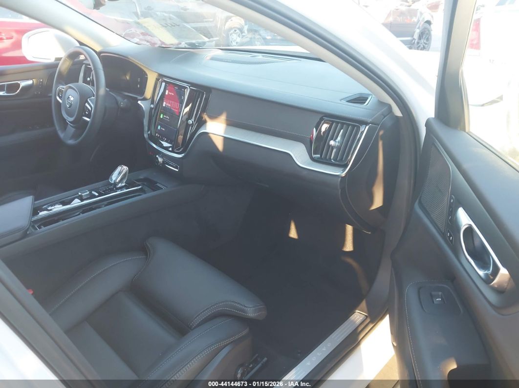 Volvo V60 Cross Country 2023