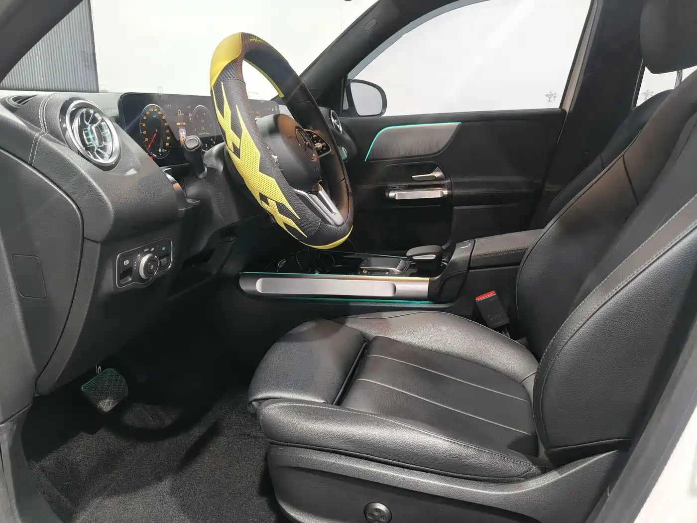 Mercedes-Benz GLB 2023