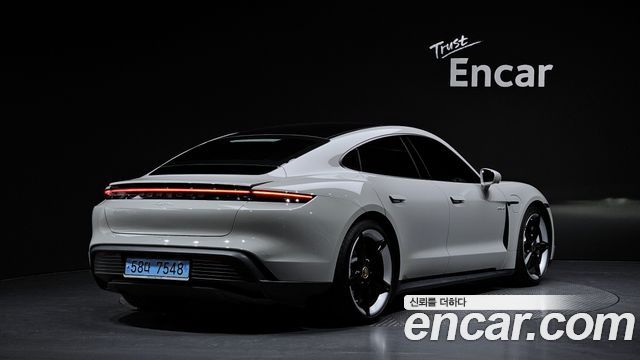 Porsche Taycan 2023