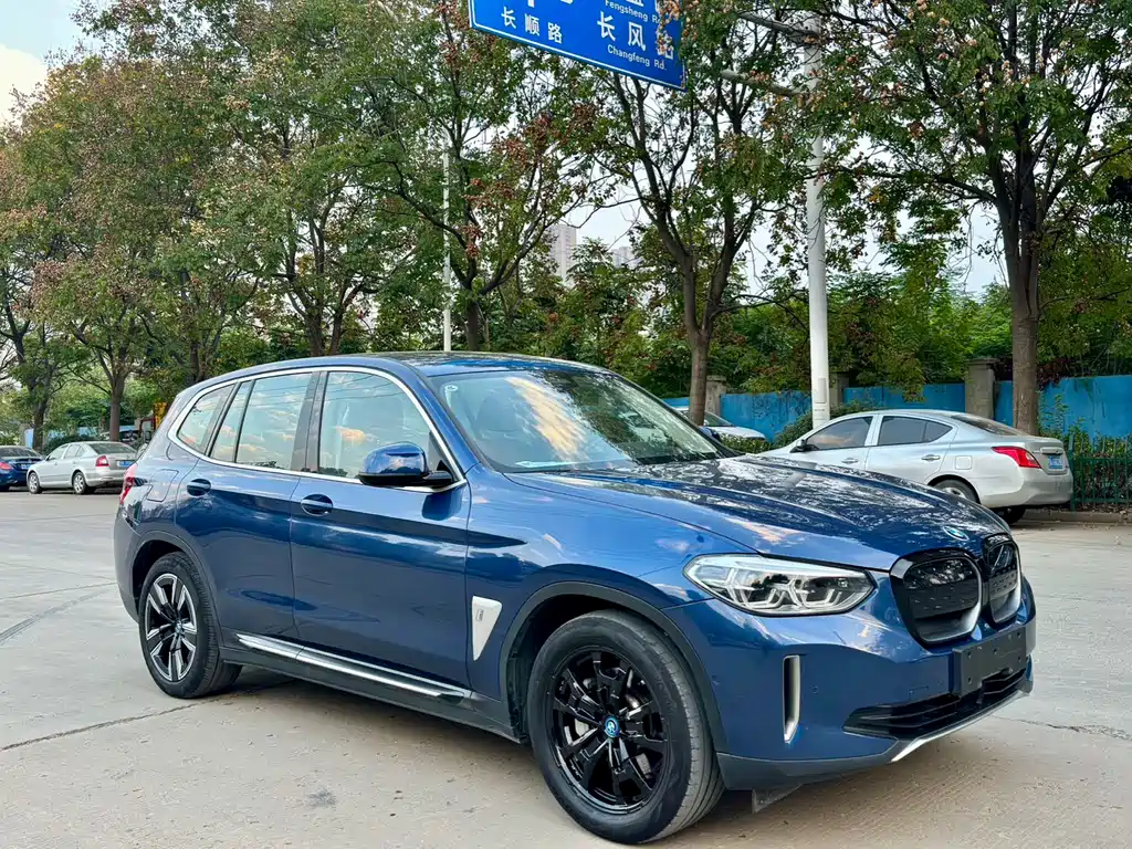 BMW iX3 2021