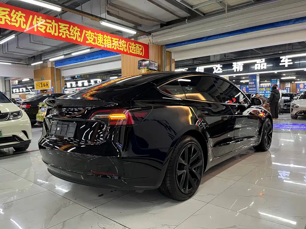 Tesla Model 3 2023