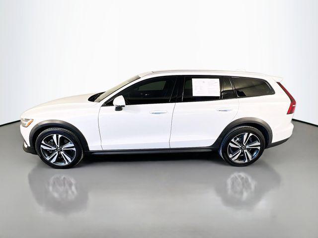 Volvo V60 Cross Country 2023