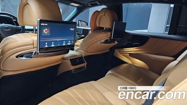 Lexus LS 2021