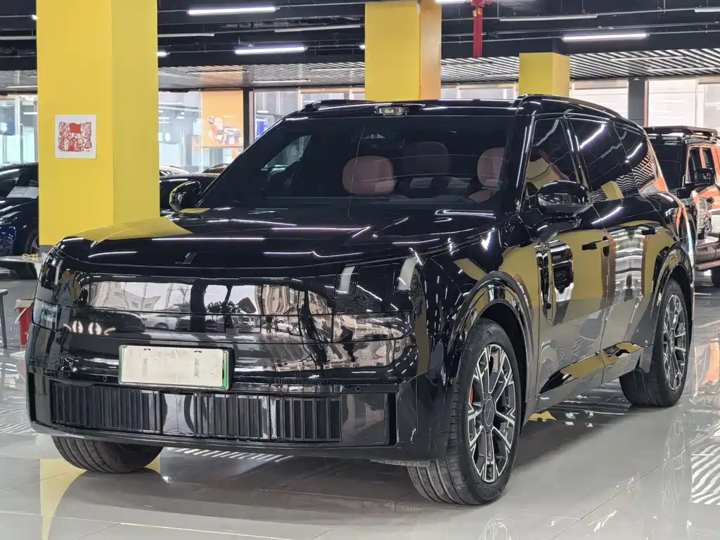 Lynk & Co 900 2025