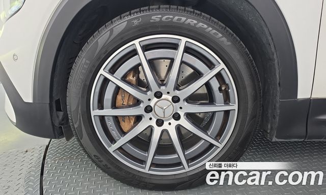 Mercedes-Benz GLB 2021