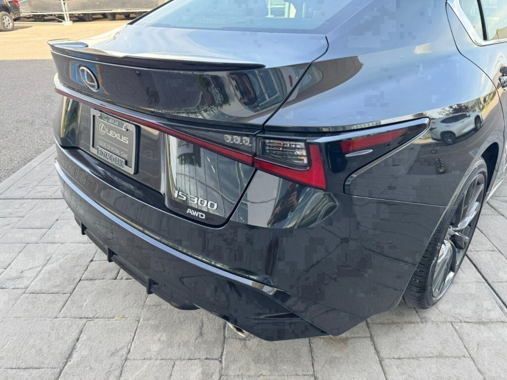 Lexus IS 2023