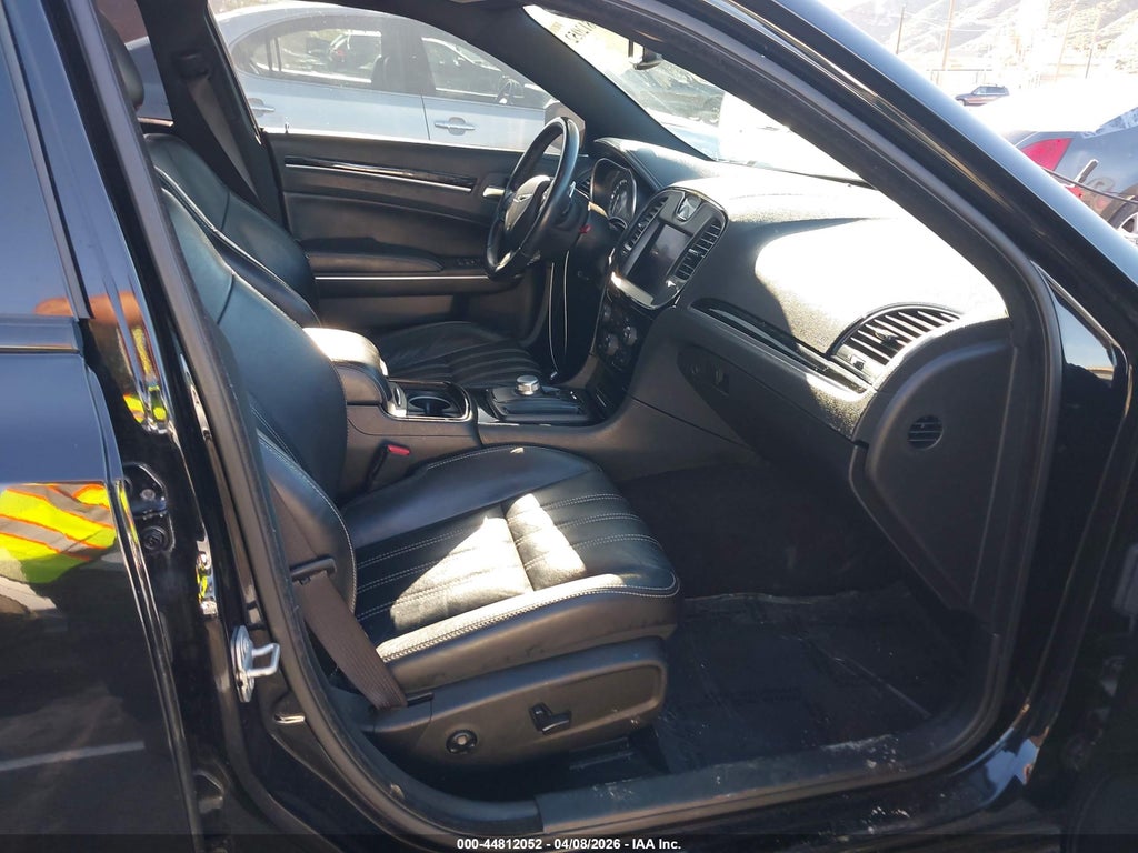 Chrysler 300 2021