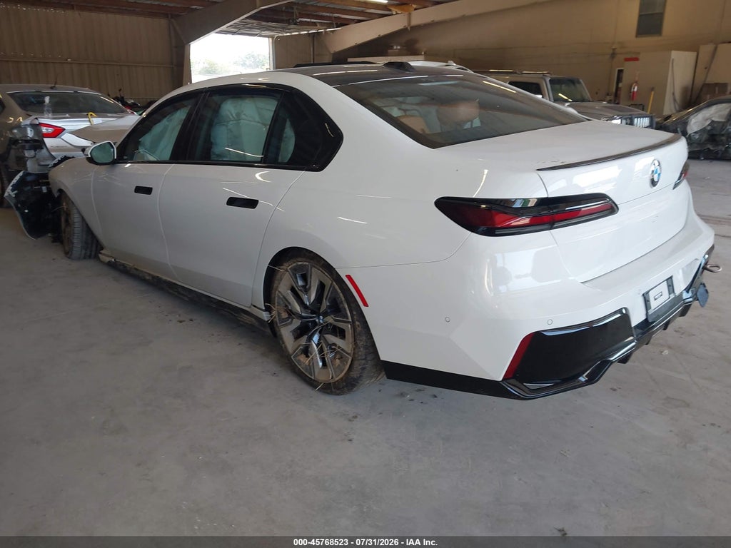 BMW 740 2023