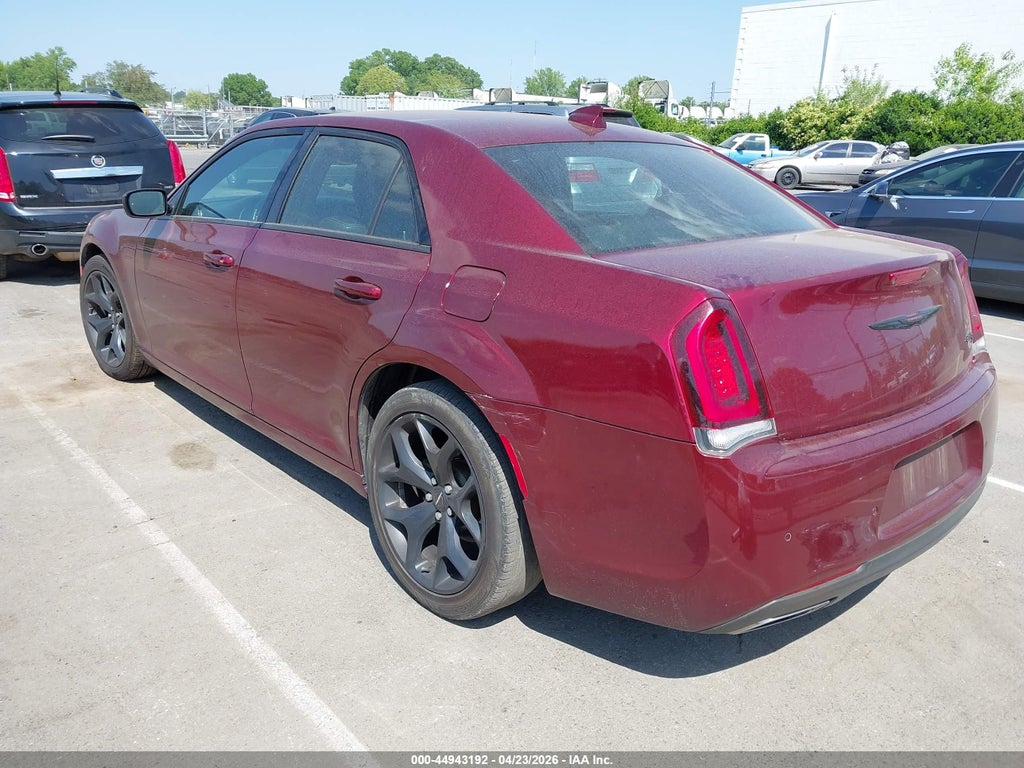 Chrysler 300 2021