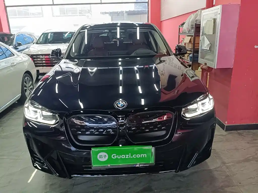 BMW iX3 2024