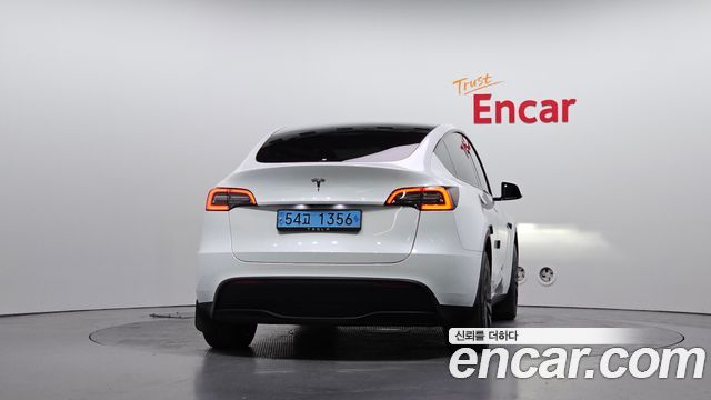 Tesla Model Y 2024
