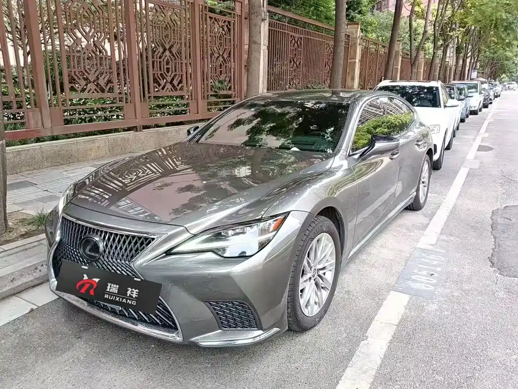 Lexus LS 2021