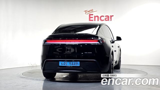 Tesla Model Y 2025