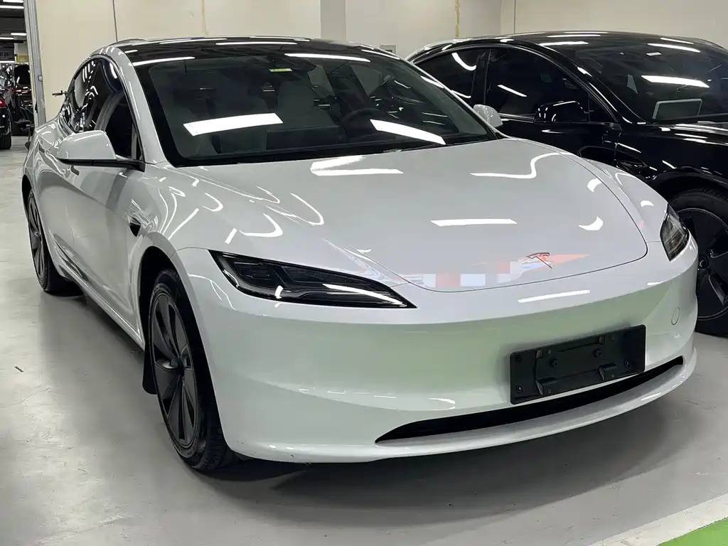 Tesla Model 3 2024