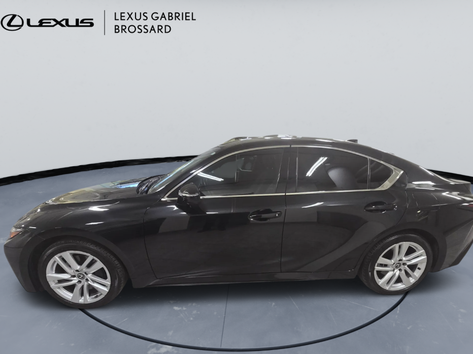 Lexus IS 2024
