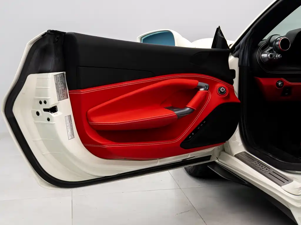 Ferrari F8 2023