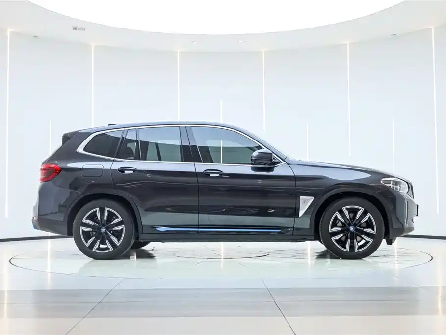 BMW iX3 2021