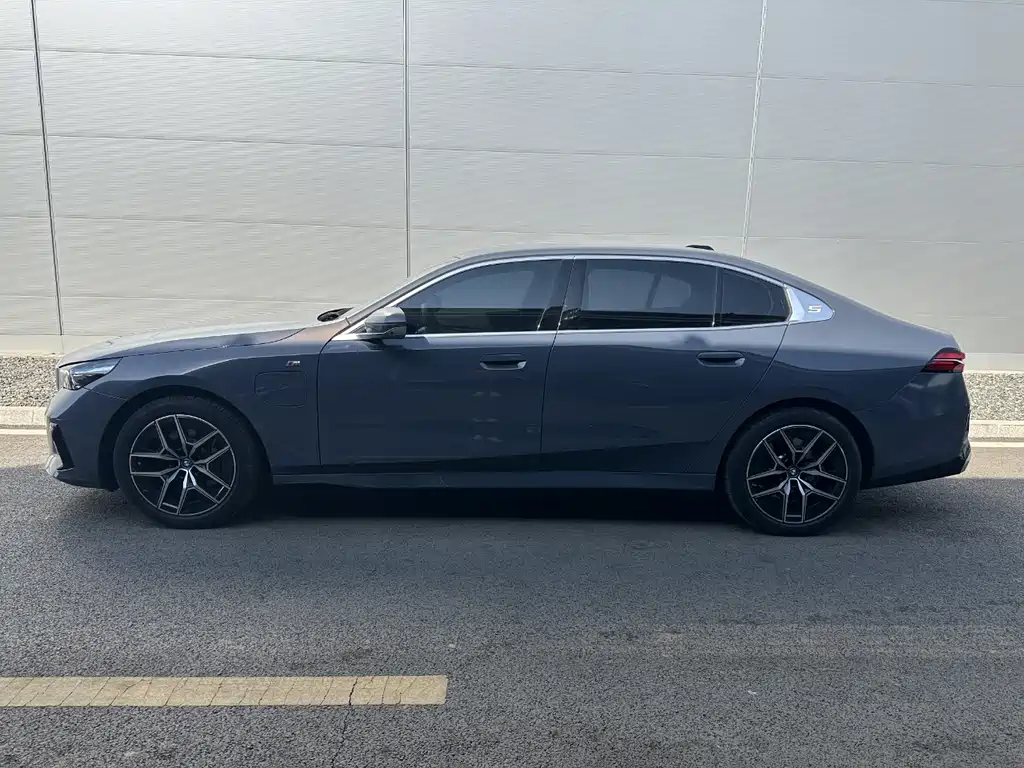 BMW i5 2024