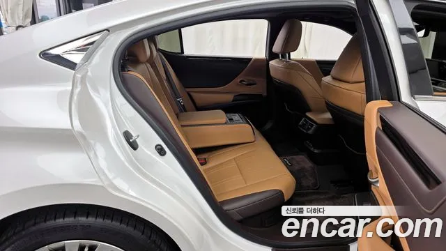 Lexus ES 2020