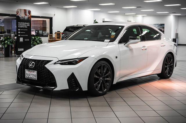 Lexus IS 300 2025
